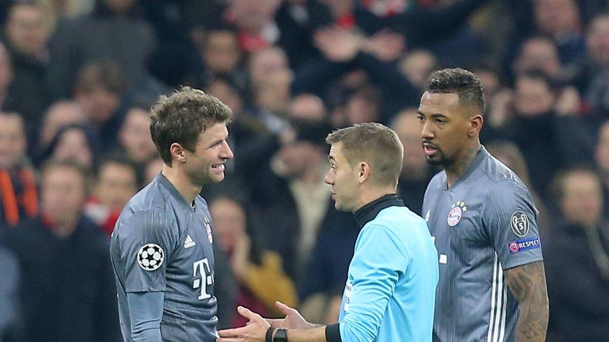 Der Franzose hat gar keine andere Wahl, als den roten Karton zu ziehen