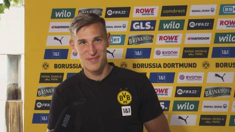 Nico Schlotterbeck kam im Sommer vom SC Freiburg zu Borussia Dortmund. Bei den Schwarz-Gelben trifft er auf große Konkurrenz - die er allerdings positiv bewertet. 