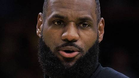 Bei den Los Angeles Lakers gab es während des Auftaktspiels ein Rätsel um Superstar LeBron James.