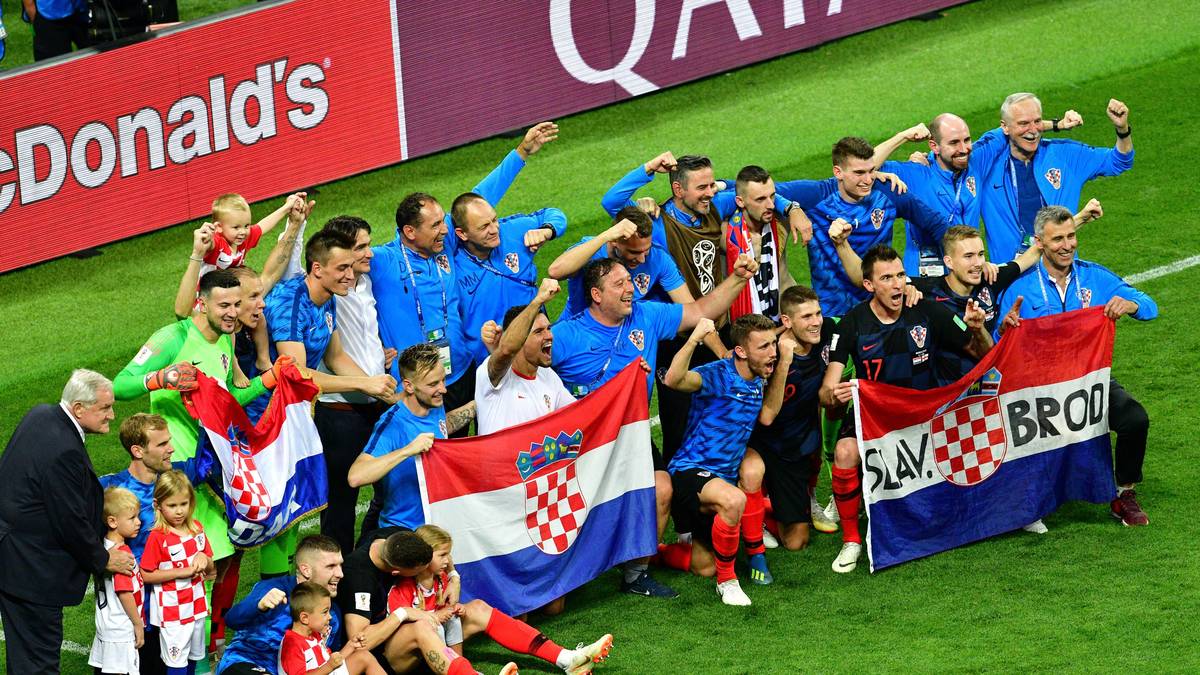 NEUE ZÜRCHER ZEITUNG: "Kroatien zerstört Englands Traum. Erfahrung und Wille geben in der Verlängerung den Ausschlag für die Kroaten"