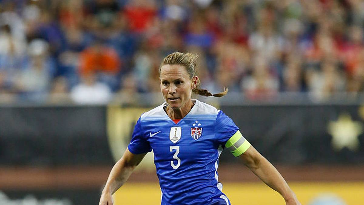 CHRISTIE PEARCE (44/USA) - FUSSBALL - Im US-Fußball gibt es gleich mehrere "Soccer Moms". Bekannt ist vor allem Christie Pearce, die unter dem Namen Rampone 2015 als zweifache Mutter Weltmeisterin wurde