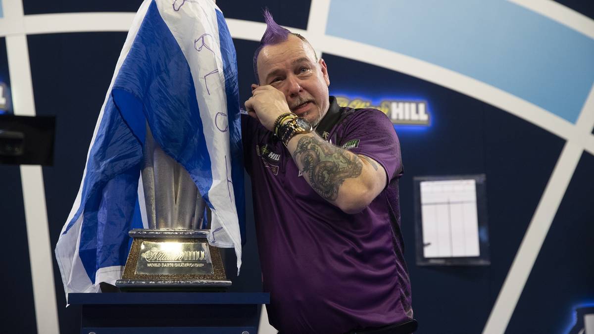 Runder Geburtstag für Darts-Weltmeister Peter Wright: Der Schotte wird am 10. März 50 Jahre alt und und blickt auf eine bewegte Laufbahn zurück, die im Weltmeistertitel 2020 ihren bisherigen Höhepunkt fand. SPORT1 zeigt seine Karriere und seine besten Outfits