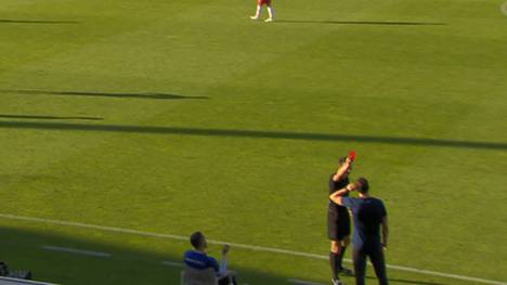 Die Würzburger Kickers klopfen nach einem klaren Sieg zuhause gegen den Chemnitzer FC an den Aufstiegsrängen. Die Gäste müssen nach einer halben Stunde in Unterzahl und ohne Coach Glöckner auf der Bank weiterspielen.