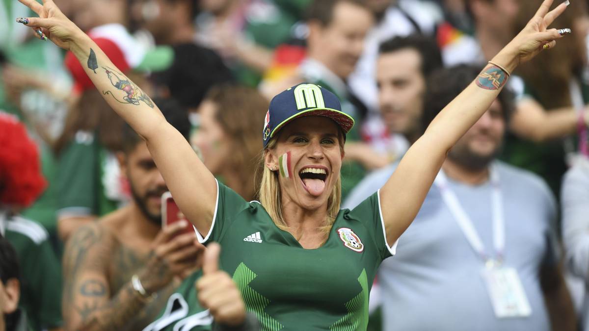 Argentinien - La Nacion: "Im Fußball und bei einer WM passieren solche Dinge. Argentinien weiß nur zu gut, davon ein Lied zu singen. Der einzige Weltmeister, der gleich zweimal mit einer Niederlage in die Titelverteidigung startete"