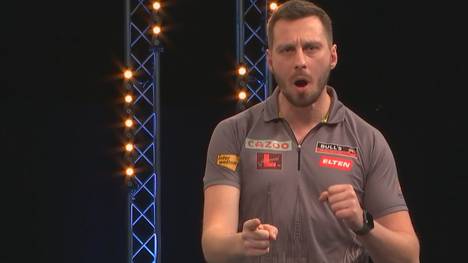 Für Florian Hempel ist die Teilnahme am Major-Event der PDC ein weiterer Meilenstein, nachdem er seit dieser Saison die Tourkarte besitzt. Bei seiner Premiere siegt er sensationell gegen Weltmeister Peter Wright.