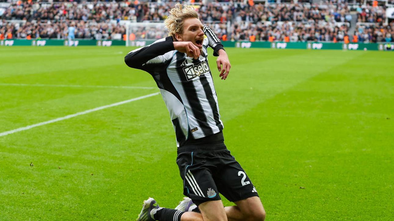 Nick Woltemade feiert seinen Elfmetertreffer gegen Nottingham Forest