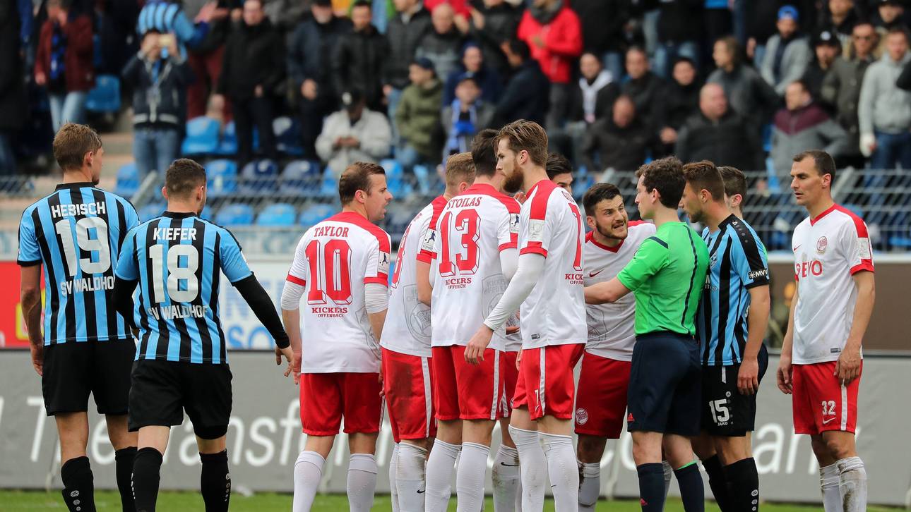 Fans attackieren verletzte Spieler