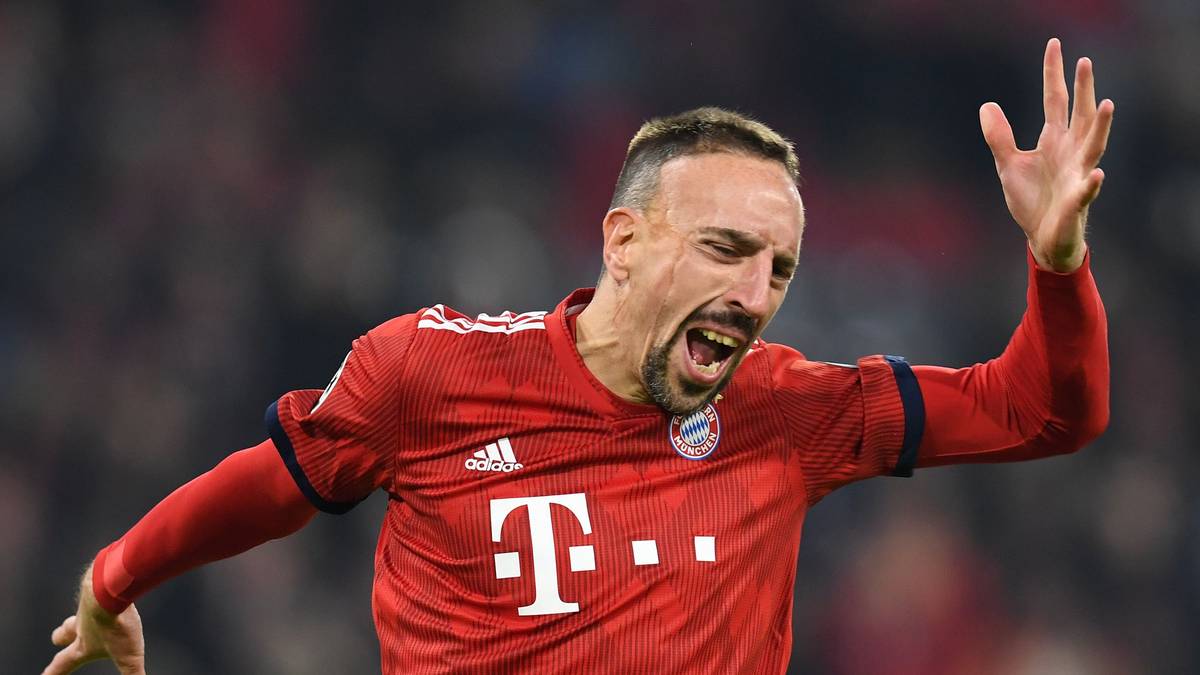 FRANCK RIBERY (bis 78.): Der Franzose war auf der linken Seite unauffälliger als Robben, kämpfte sich aber ins Spiel und arbeitete auch nach hinten mit. Schönes Solo in der 19. Minute, dann aber schwacher Abschluss mit rechts. Besserer Abschluss dann bei seinem zweiten Solo (50.), aber Vlachodimos hielt stark. Traf dann mit rechts zum 5:1 (76.) nach tollem Alaba-Assist und jubelte lautstark. SPORT1-Note: 3