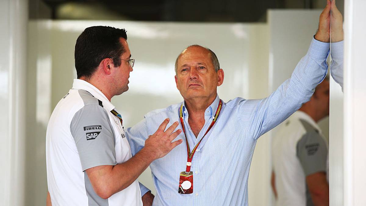 2014: Im letzten Jahr der 20-jährigen Partnerschaft mit Mercedes übernimmt Ron Dennis erneut die Teamleitung - doch auf das bringt kaum Besserung
