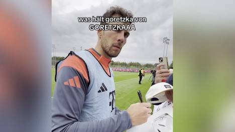 Ein TikTok-User setzt mit seinem "Goretzka"-Ausrufen für einen Trend und konfrontiert den Bayern-Star damit beim Training.