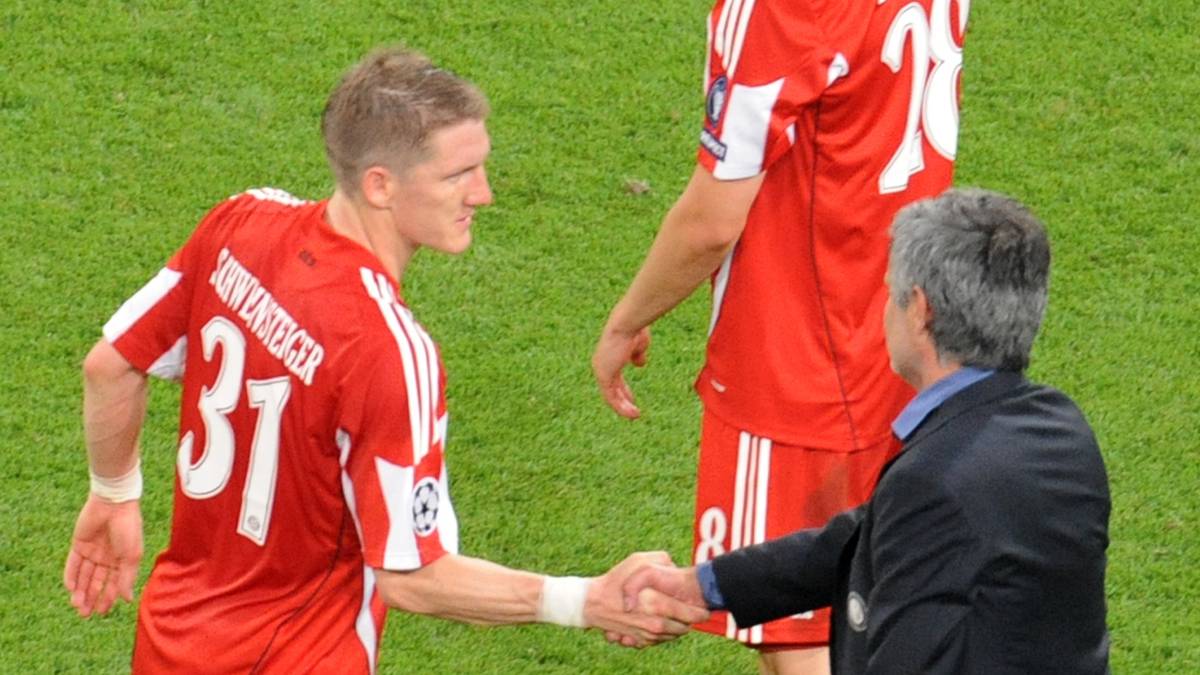 Neu-Trainer Jose Mourinho soll nach der als sicher geltenden Verpflichtung Paul Pogbas nicht mehr mit dem Ex-Münchner planen. Nach SPORT1-Informationen wollen die "Red Devils" Schweinsteiger vor allem aufgrund seines stolzen Salärs von rund 14 Millionen Euro pro Jahr so schnell wie möglich von der Gehaltsliste streichen