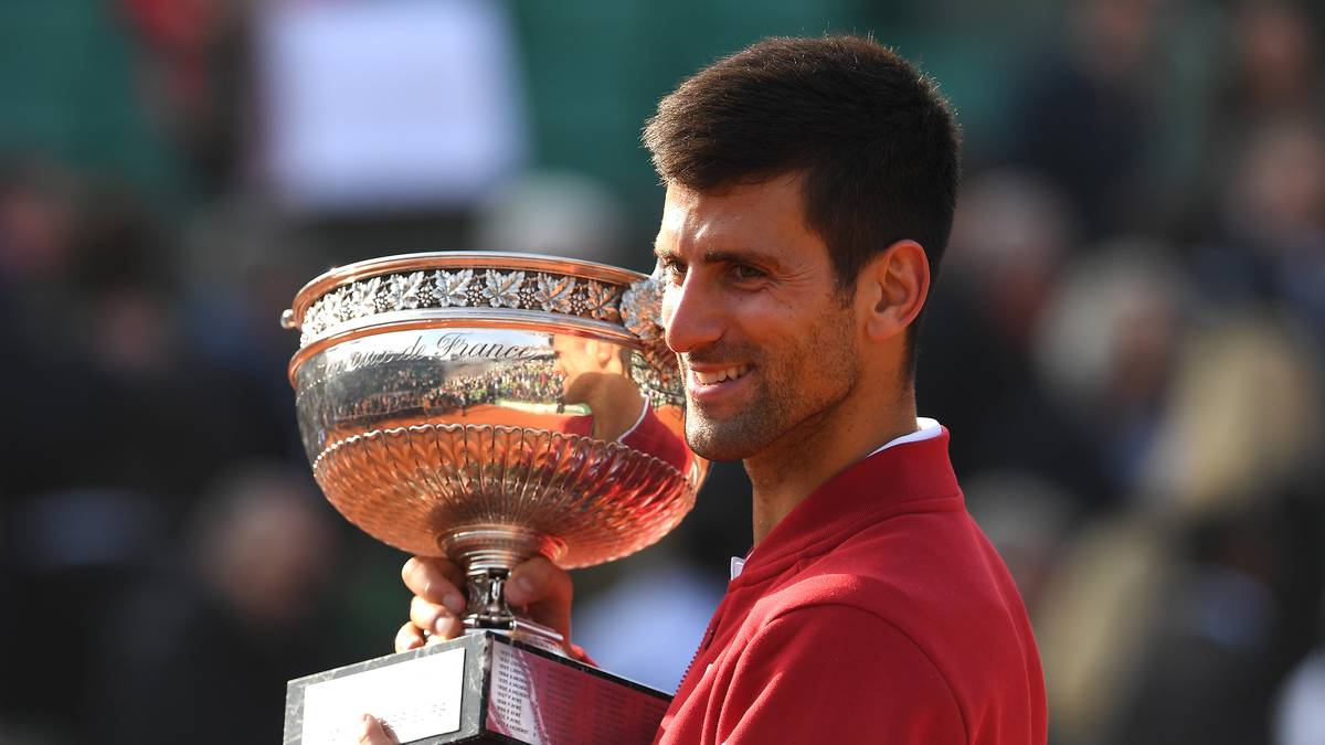 Ein Strahlemann, wie er im Buche steht: Novak Djokovic und der "Coupe des Mousquetaires". Die Krönung der Zusammenarbeit zwischen dem 29-Jährigen und Becker