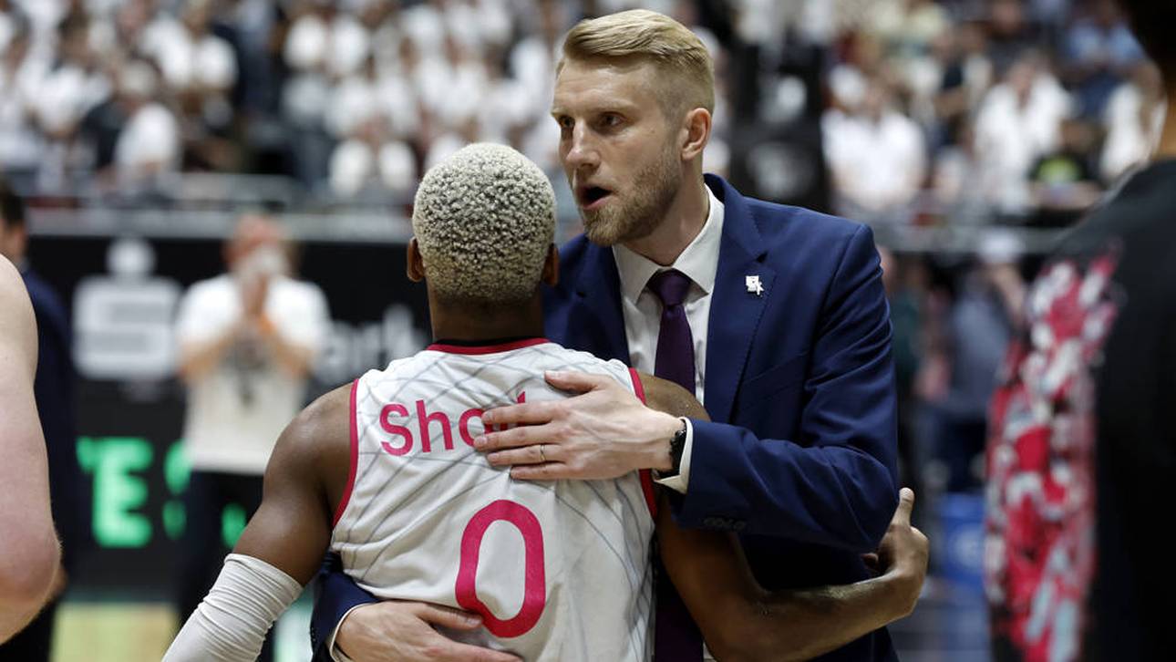 Tuomas Iisalo mit seinem Schlüsselspieler TJ Shorts