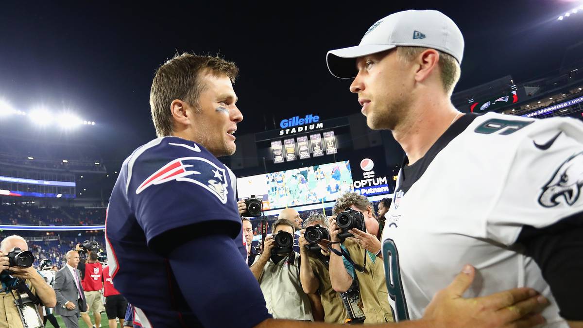 Tom Brady (l.) und Nick Foles standen sich zuletzt im Super Bowl gegenüber