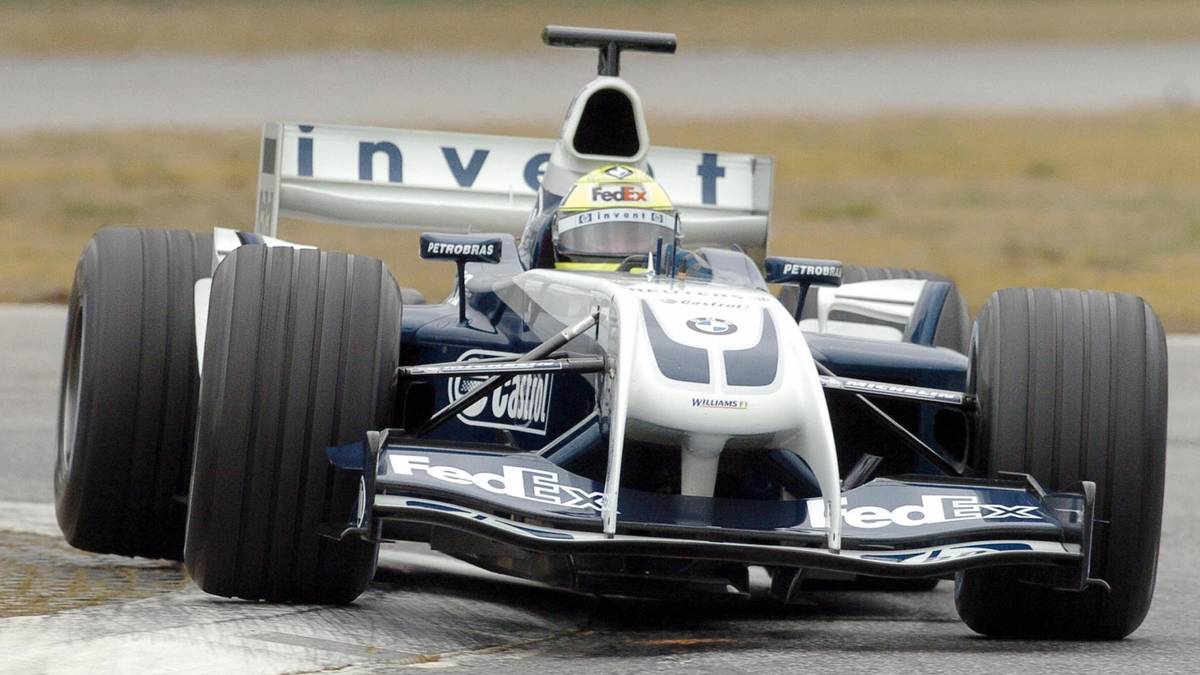 Warum dieser 2004 präsentierte BMW-Williams, hier von Ralf Schumacher gefahren, den Spitznamen "Hammerhai" verpasst bekommt, wird schnell deutlich