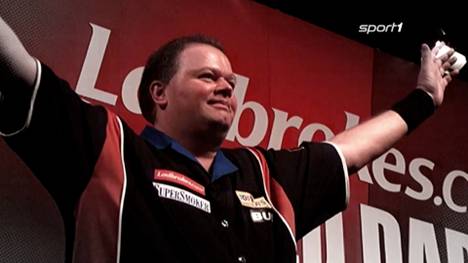 Raymond van Barneveld war einst der erste Spieler, der einen 9-Darter bei der Darts-WM spielte. Insgesamt gelang das Kunststück inzwischen 16 Mal. SPORT1 zeigt alle 9-Darter der WM-Historie im Video.