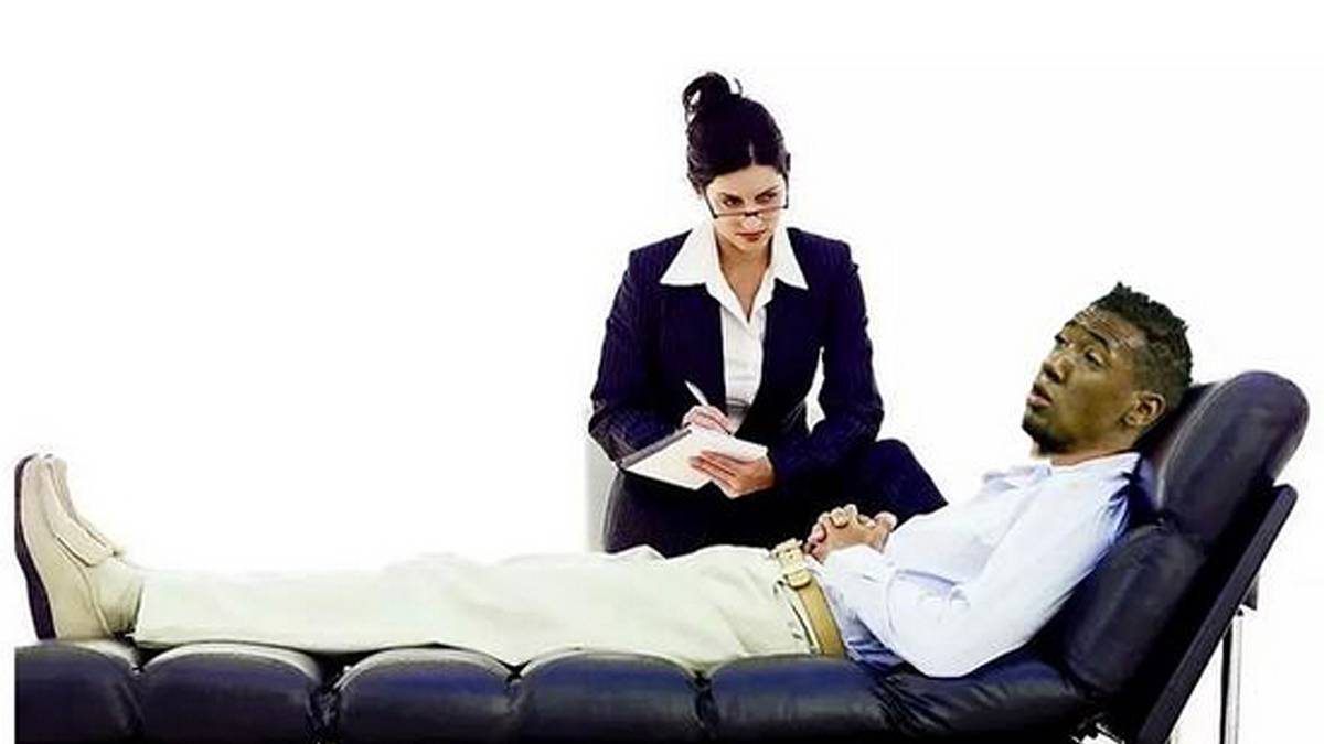 Zur Aufarbeitung seines Messi-Traumas solle sich der Abwehrspieler psychologische Hilfe holen: "Legen Sie sich auf die Couch, Herr Boateng, und erzählen Sie mir alles"