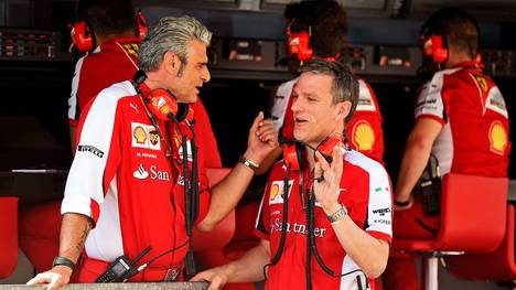Teamchef Maurizio Arrivabene (l.) heuerte vor der Saison 2015 bei Ferrari an