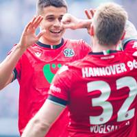 Hannover 96 beendet seine jüngste Negativserie - auch dank gütiger Mithilfe des SC Paderborn.