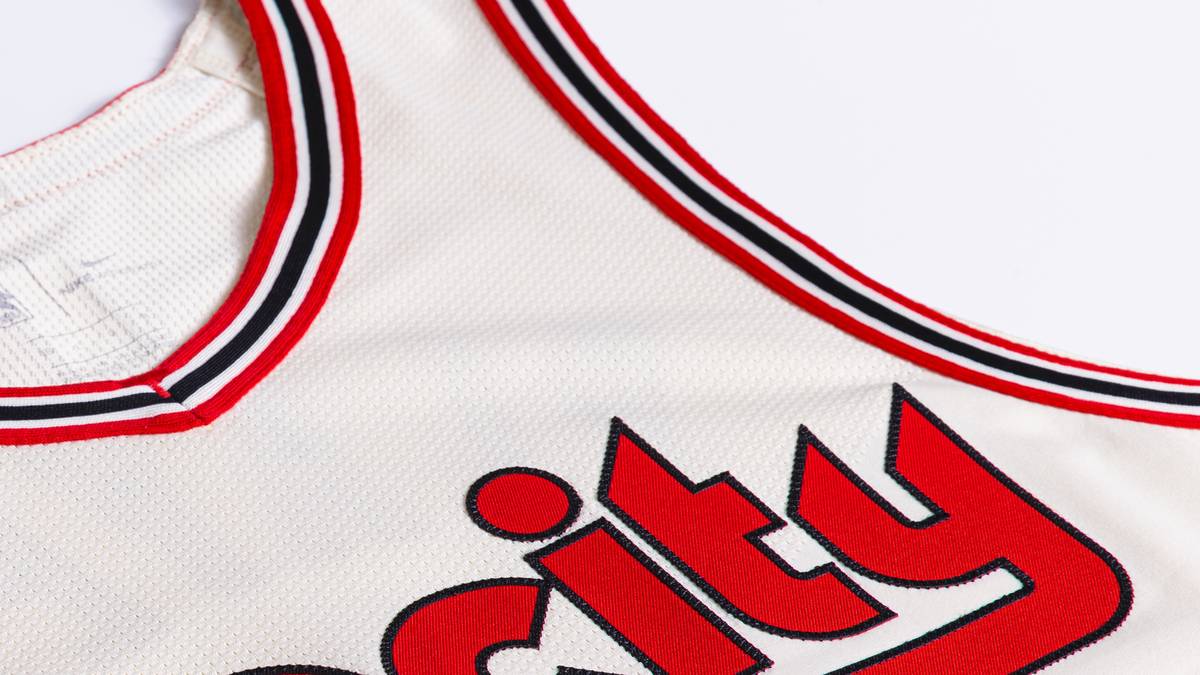 PORTLAND TRAIL BLAZERS: Für Portland ist "Rip City" mehr als nur eine Parole. Das Jersey feiert das 50-jährige Bestehen des Teams mit einer Hommage an Rip City und alles, wofür es steht