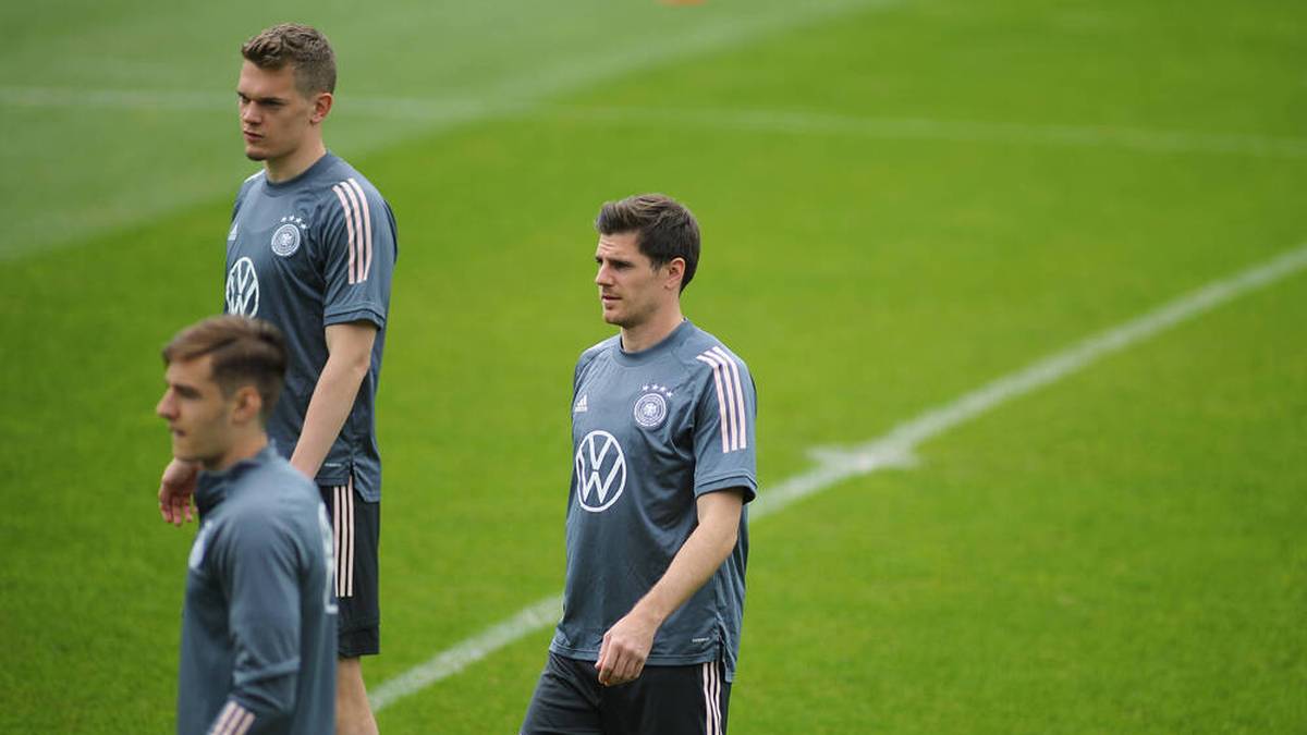 Jonas Hofmann besitzt bei Borussia Mönchengladbach noch einen Vertrag bis 2023. Max Eberl verpasst dem 28-Jährigen jetzt ein Preisschild.
