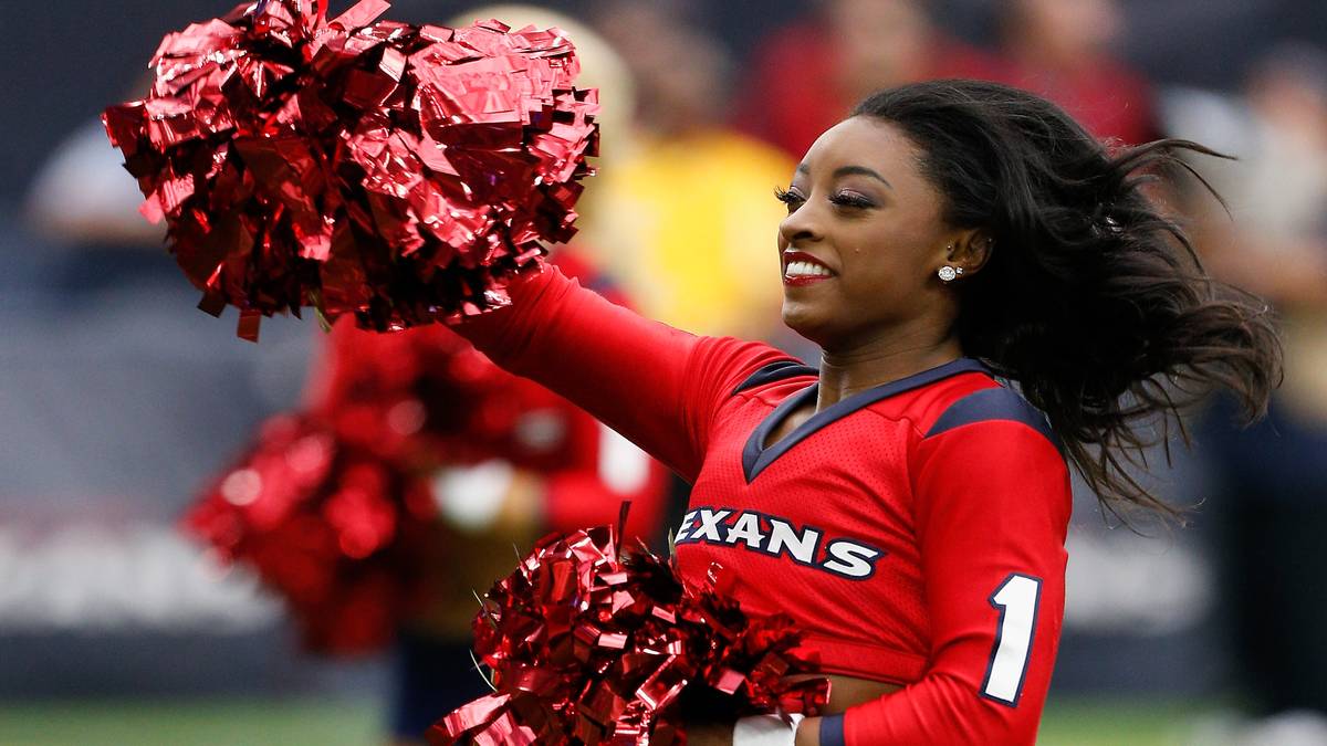 Biles fügte sich nahtlos in die Gruppe ein und stellte bei den verschiedenen Choreographien ihr Talent unter Beweis. Damit erfüllte sie sich einen Traum. Denn Biles wurde zwar in Columbus, Ohio geboren, wuchs aber in einem Vorort von Houston auf