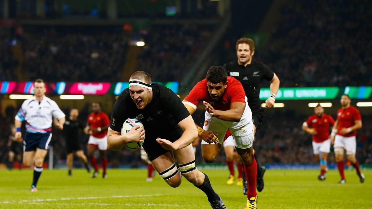 Frankreich zeigt sich davon offenbar beeindruckt und kommt anfangs immer einen Schritt zu spät