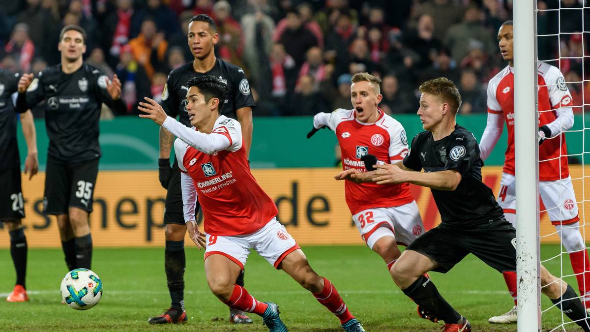 In der 62. Minute gleicht Mainz aus. Nach einer Ecke köpft Berggreen aufs Tor, Muto irritiert noch Ascacibar auf der Linie und der Ball ist im Tor