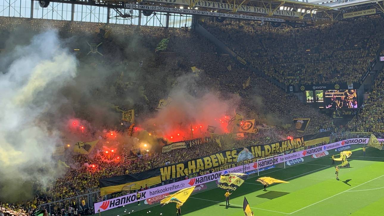 So spektakulär begrüßte die Südtribüne die Teams vor dem Anpfiff in Dortmund