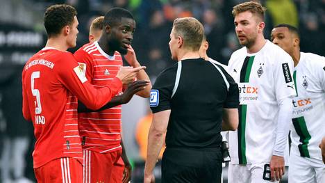 Der DFB gibt das Strafmaß für Dayot Upamecano nach seiner Roten Karte gegen Gladbach bekannt. Er kommt glimpflich davon.