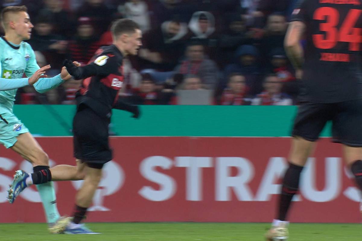 Bayer Leverkusen zieht gegen den SC Paderborn in die nächste Pokalrunde ein. Kurz vor der Halbzeit verliert die Werkself aber Florian Wirtz, der humpelnd in die Kabine muss.