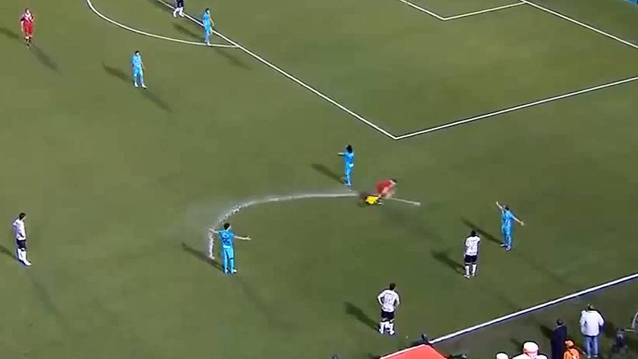 Assistent mit irrer Spray-Show