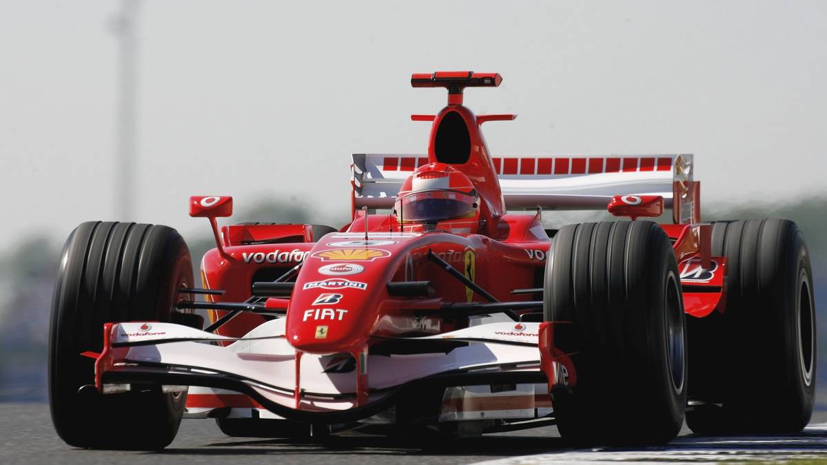SCHNELLSTE RENNRUNDEN - SCHUMACHER: Hier ist Schumacher in einer eigenen Liga. Insgesamt 77 Mal drehte der Deutsche die schnellste Rennrunde. Dieser Rekord scheint - zumindest aktuell - für lange Zeit nicht einzuholen sein. Auf Rang zwei lag lange Zeit etwas überraschend Kimi Räikkönen mit 45 schnellsten Rennrunden