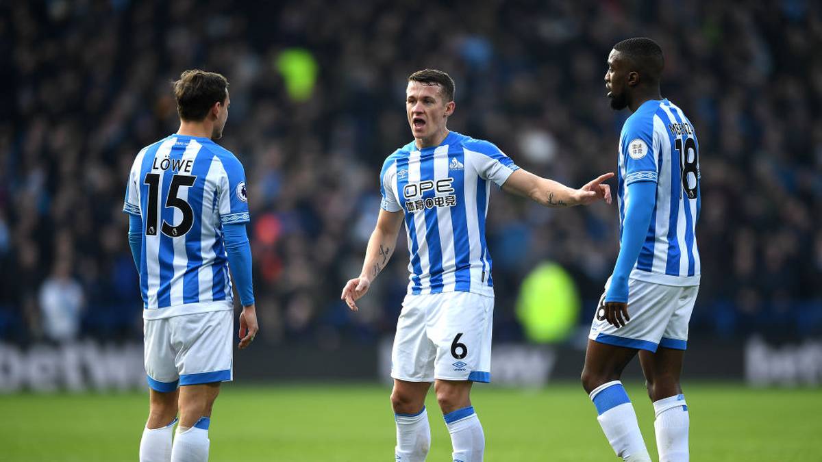 20. HUDDERSFIELD TOWN – (109,3 Millionen Euro): Das Schlusslicht der abgelaufenen Premier League-Saison erhält durch TV-Gelder mehr als 100 Millionen Euro. Zum Vergleich: Der FC Bayern als Deutscher Meister bekommt "nur" insgesamt 65 Millionen Euro aus TV-Geldern