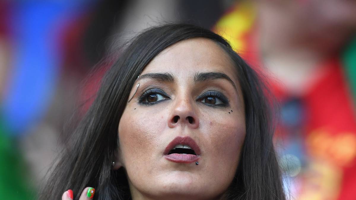 Noch eine Portugiesin, die sich herausgeputzt hat und kühlen Charme versprüht