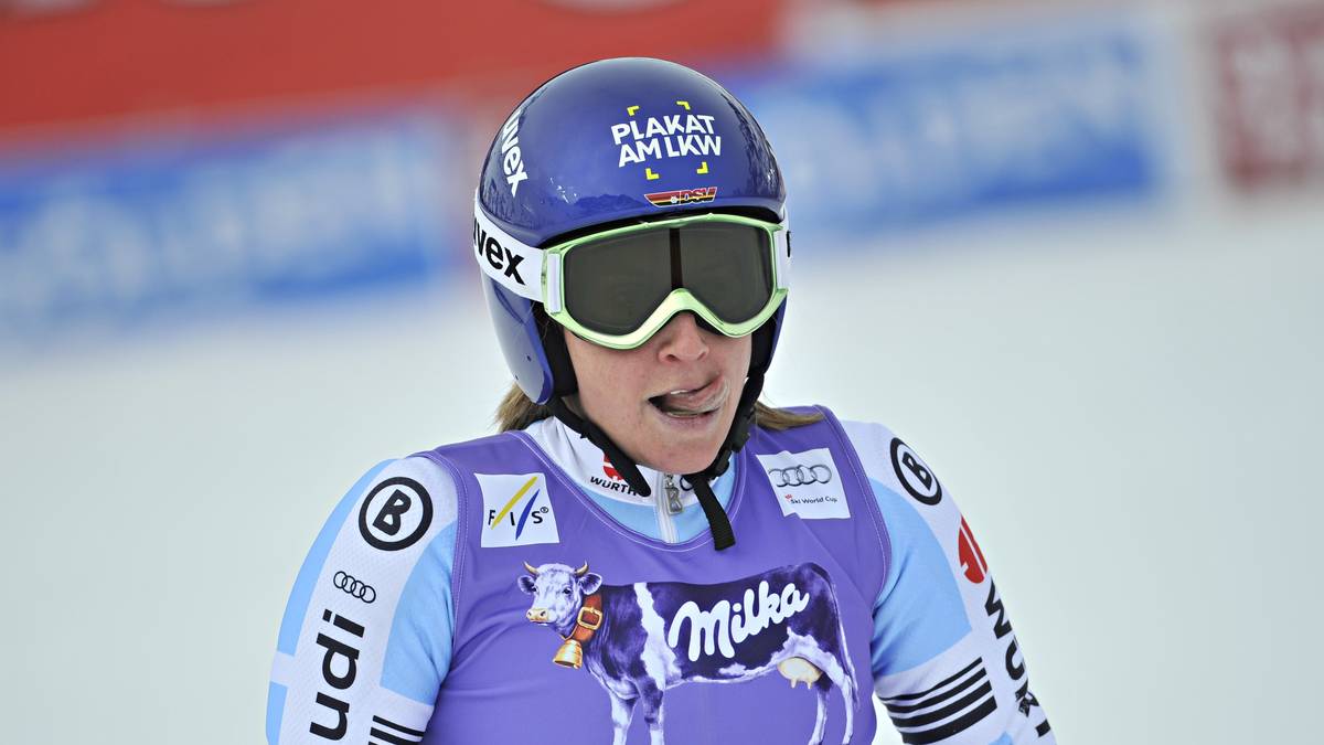 VERONIQUE HRONEK (23): Die Kleinste im Team ist Veronique Hronek. Mit ihren 157 Zentimetern wuchtet sich "Nikki" den Hang herunter. Als Kind trainierte sie übrigens der Ex-Slalom-Künstler Armin Bittner. Der holte 1989 in Vail Silber. Ein gutes Omen für Hronek? Disziplinen: Abfahrt, Super-G, Riesenslalom