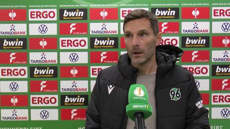 Stefan Leitl kritisiert Schiedsrichter Sven Jablonski nach der Niederlage im DFB-Pokal. Er unterstellt ihm für den BVB gepfiffen zu haben.