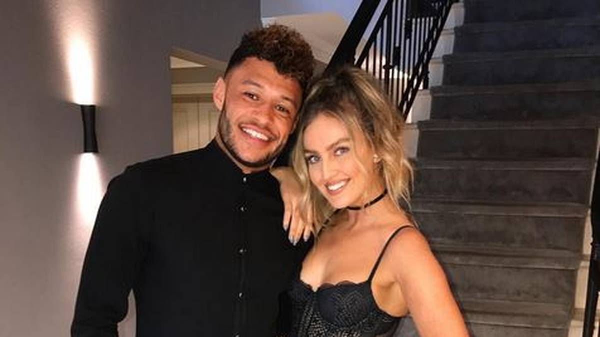 Alex Oxlade-Chamberlain hat bei Perrie Edwards genau ins Schwarze getroffen. Der Liverpool-Star und die Sängerin sind seit Anfang des Jahres ein Paar. Davor war Perrie mit dem Sänger Zayn Malik liiert. Die Beiden waren sogar verlobt 