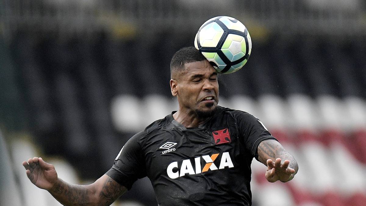 Dort kommt er wieder bei seinem Heimatklub unter, knüpft aber nicht mehr an seine vielversprechenden Leistungen aus seiner Teenager-Zeit. Brenos Fußballer-Karriere ist dennoch noch nicht beendet: Aktuell läuft er für Sao Paolos Liga-Konkurrent Vasco da Gama auf