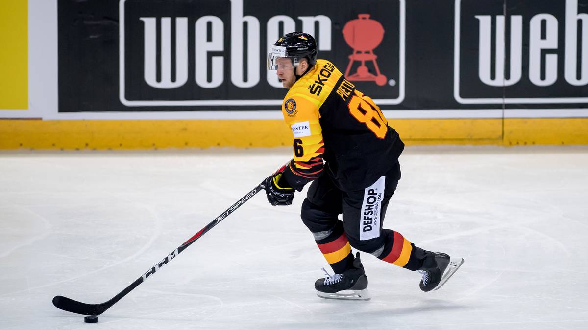 DANIEL PIETTA (Krefeld Pinguine): Bereits seit 2005 hält er dem DEL-Klub aus seiner Heimatstadt die Treue. Der Torjäger bestreitet Ende der abgelaufenen Saison einige Spiele für Leksands in der zweiten schwedischen Liga. Spielt seine fünfte WM  