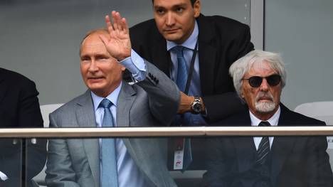 Wladimir Putin und Bernie Ecclestone (r.) haben ein gutes Verhältnis