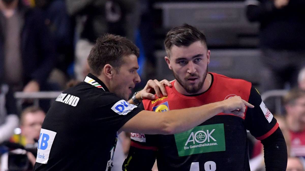 JANNIK KOHLBACHER: Stark, wie er den fast verloren gegangenen Ball am Kreis behauptete und zum 7:7 ausglich. Holte in den Ringkämpfen am Kreis eine Zeitstrafe und einen Siebenmeter heraus und sorgte für das 17:15. Mit seiner Masse auch hinten schwer zu bezwingen 