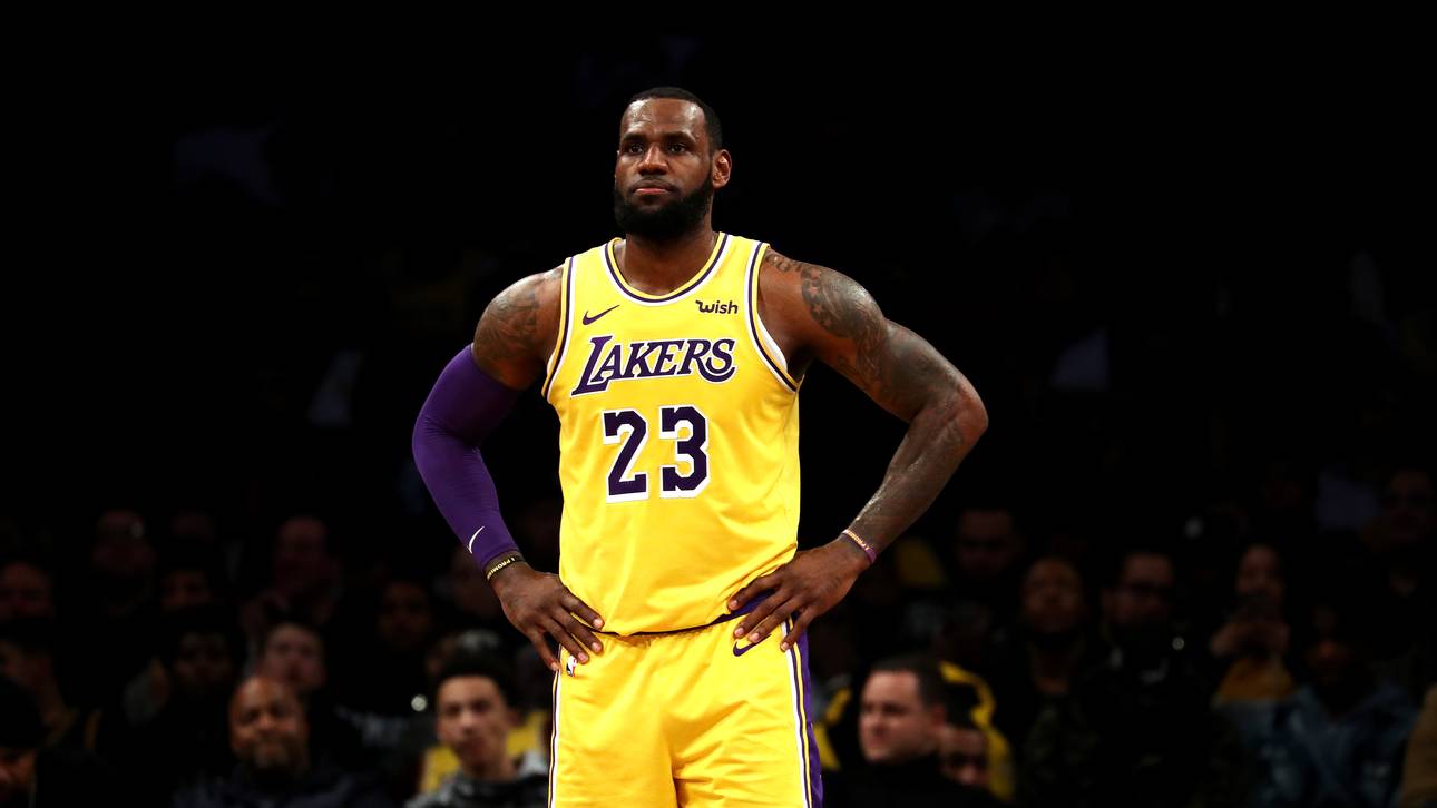 James träumt von Familienduell