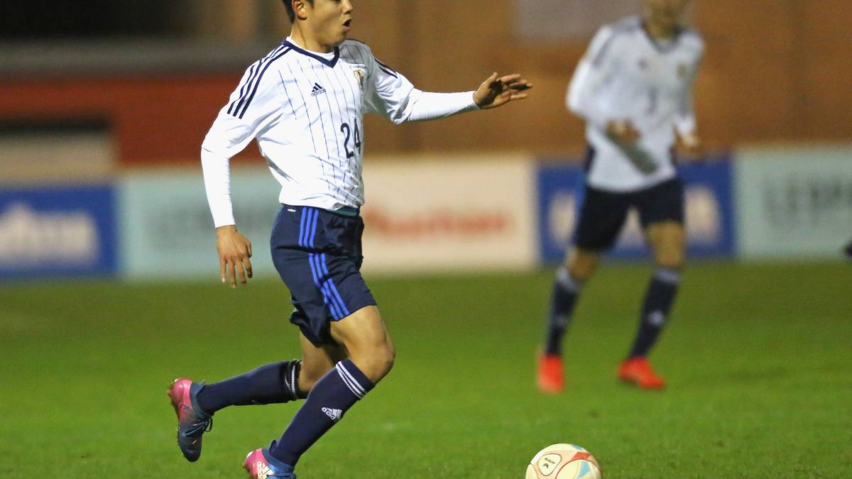 TAKEFUSO KUBO (*4. JUNI 2001): Takefuso Kubo landete mit acht Jahren in Barcas berühmter La Masia. Vier Jahre später musste er Spanien den Rücken kehren und ging nach Japan zurück. Auch dort zeigte sich sein Talent, mit gerade 15 Jahren war er der zweitjüngste Debütant aller Zeiten