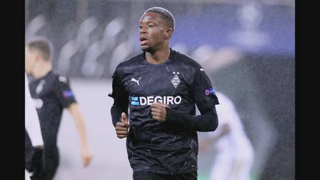 Denis Zakaria könnte Borussia Mönchengladbach womöglich im Sommer verlassen. Sein aktueller Arbeitgeber rüstet bereits jetzt für seinen Abgang auf.