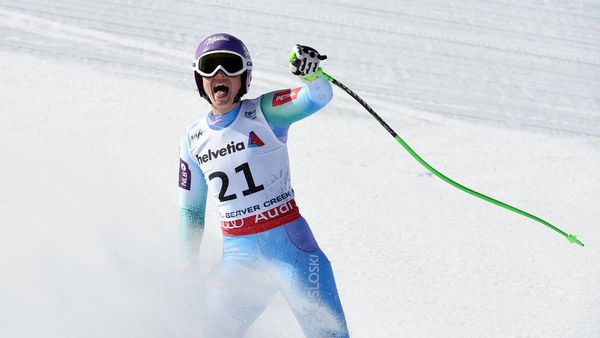 Kurz darauf dreht Tina Maze erfolgreich den Spieß im Duell mit Fenninger um. Nach Silber im Super G ist die Slowenin dieses Mal einen Hauch schneller und feiert das im Ziel ausgelassen