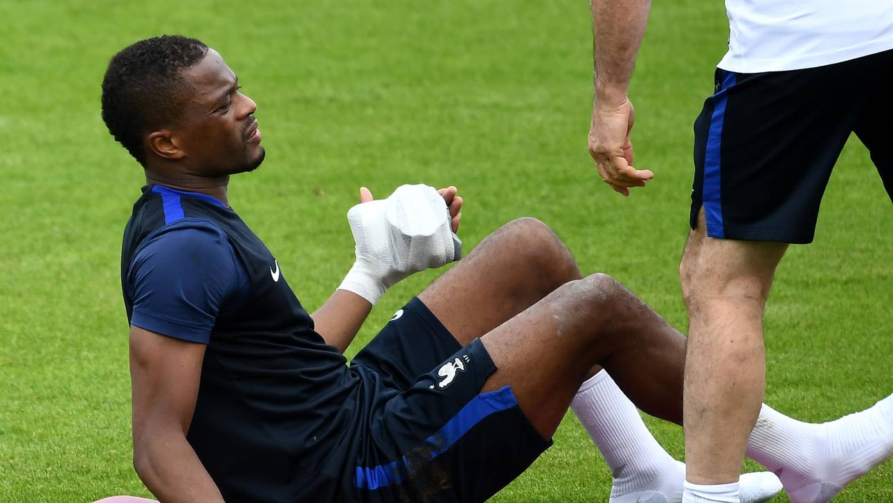 Evra bricht Training ab – Coman fit