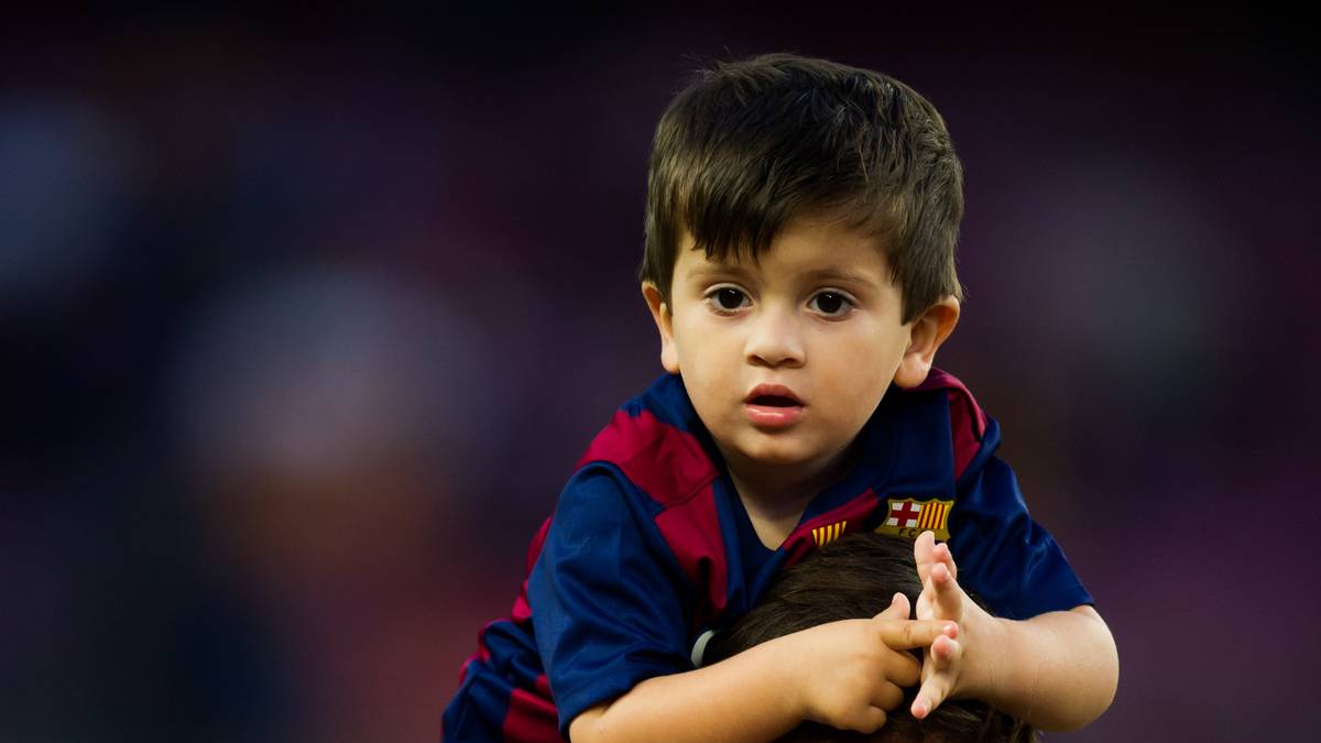 Thiago steigt derweil Messi aufs Dach