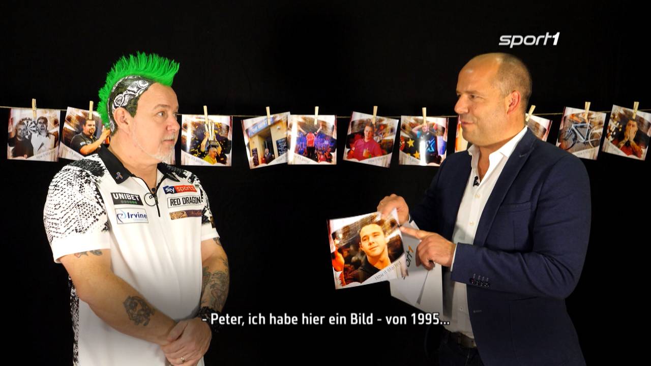Peter Wright stellt sich vor der Darts-WM der SPORT1 Foto-Challenge