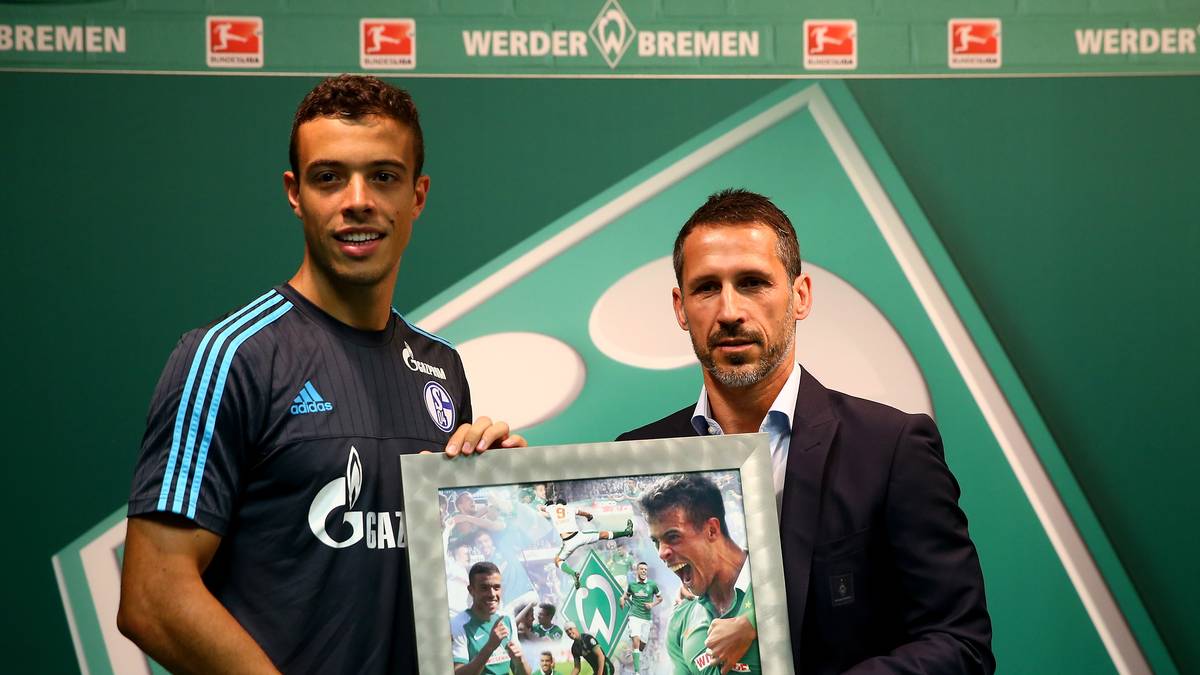 Der Samstag beginnt zunächst mit einer Geste des Danks. Vor dem Duell mit seinem alten Arbeitgeber wird der zu Schalke 04 gewechselte Franco Di Santo noch offiziell von Werders Sportdirektor Thomas Eichin verabschiedet - in den Katakomben, um ihn vor den Fans zu schützen